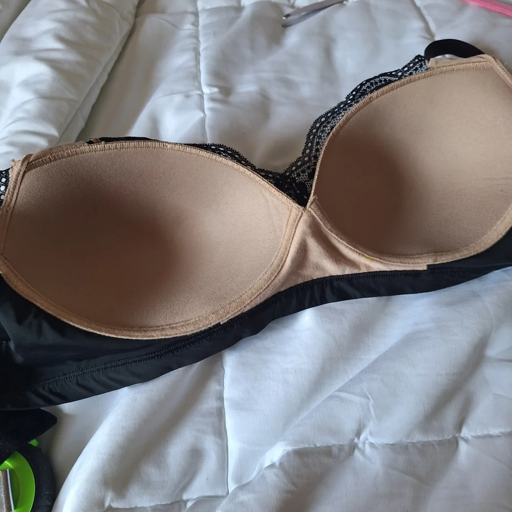 Warner's Black Floral Lace Wireless Bralette